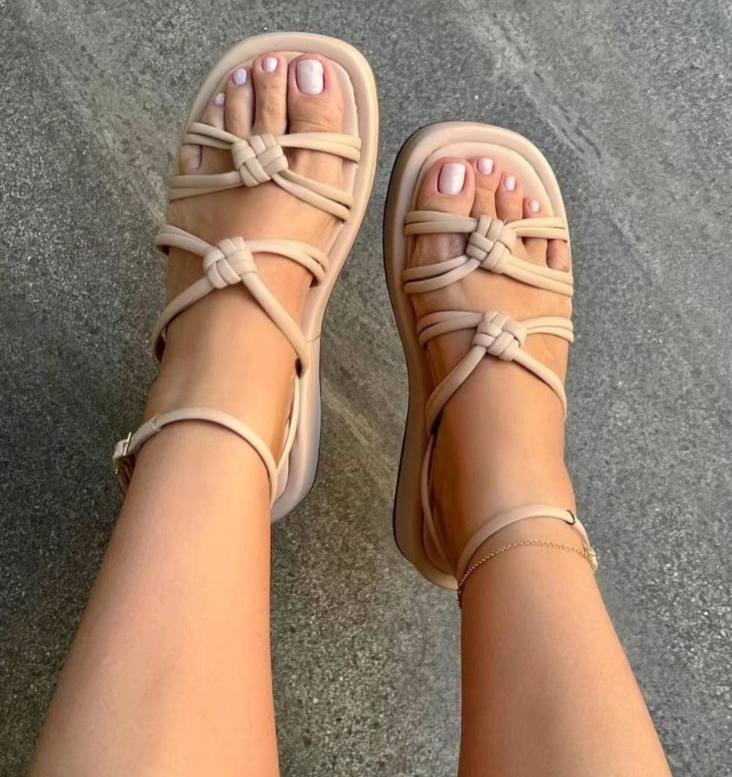 סנדלי SOLE
